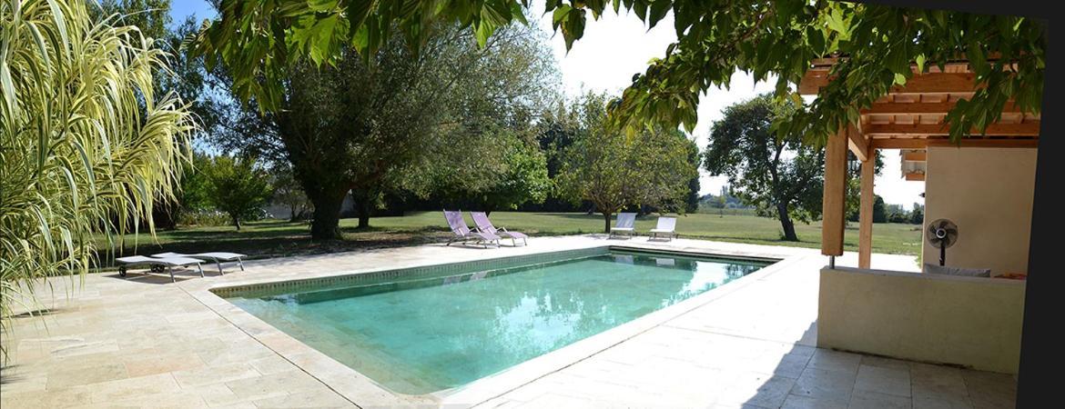 Chambres D Hotes De Charme Dans Mas La Souvine Du 17Eme, Chambres Climatisees Bédarrides Exteriér fotografie
